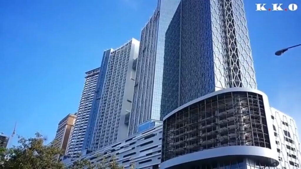קו הרקיע המודרני של פנום פן באזור נאגה וורלד וקו פיץ'