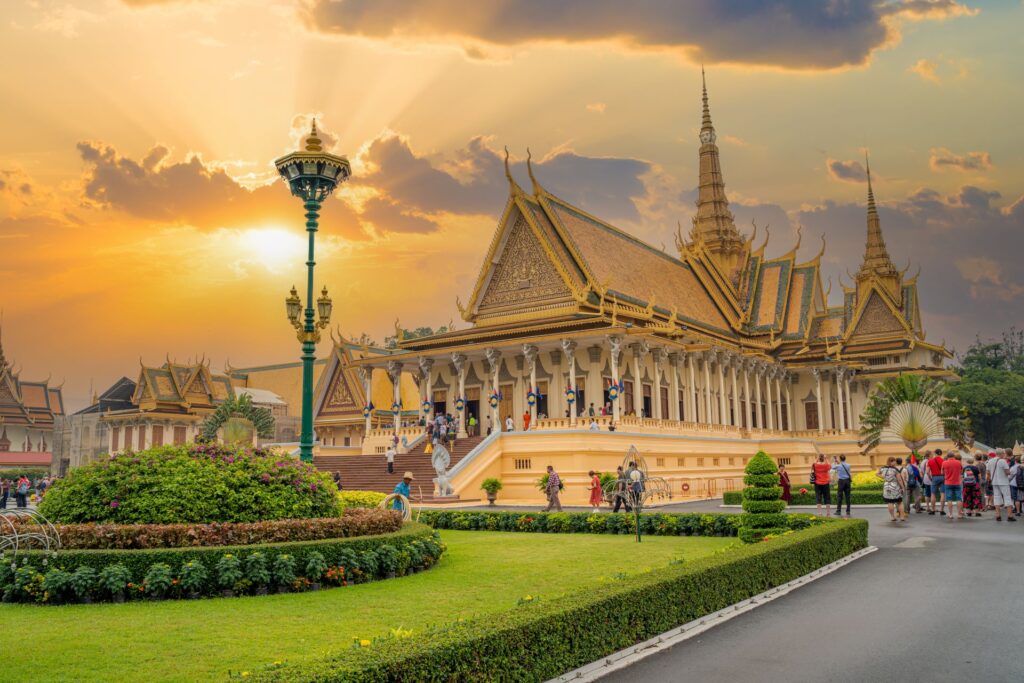 Veduta aerea del Palazzo Reale e del parco reale a Phnom Penh